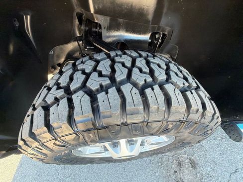 Used 2011 Chevrolet Silverado 2500 LT w/ Suspension Package, Off-Road AWD/4WD image 9