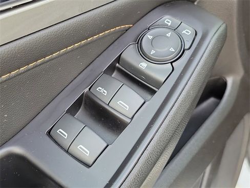 Used 2020 Chevrolet Traverse LT image 20