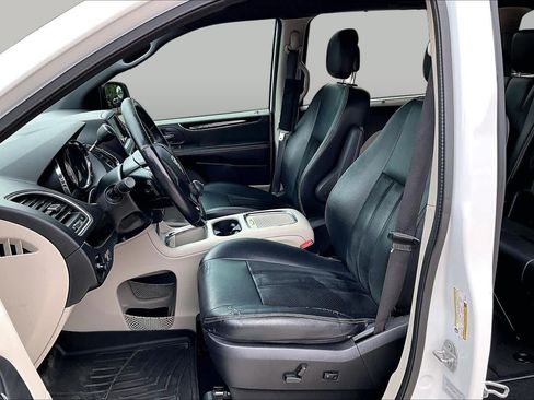 Used 2016 Dodge Grand Caravan SXT FWD image 15