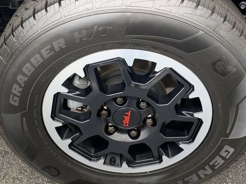 Used 2025 Toyota 4Runner TRD Off-Road Premium AWD/4WD image 35