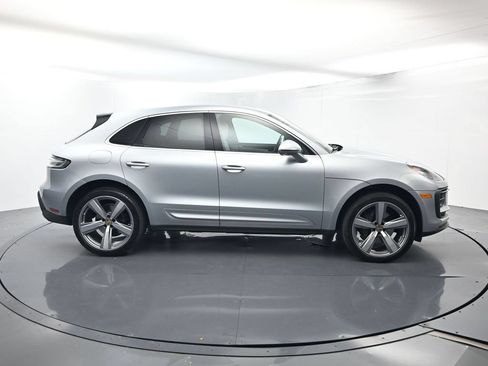 Certified 2025 Porsche Macan AWD/4WD image 16