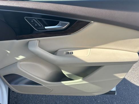 Used 2018 Audi Q7 3.0T Prestige image 32