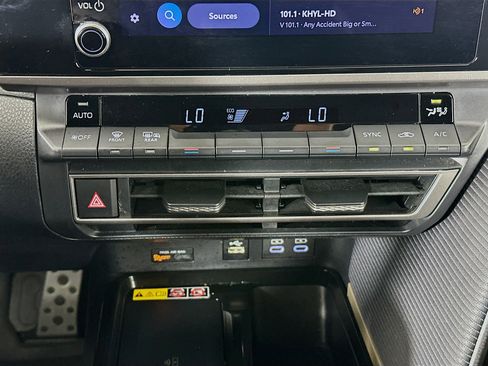 Used 2025 Toyota Camry SE image 22