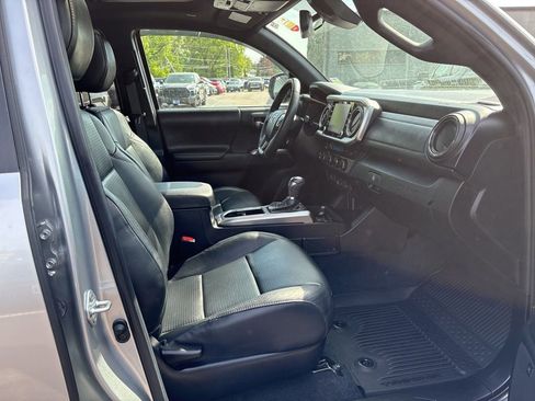 Used 2023 Toyota Tacoma Limited AWD/4WD image 10