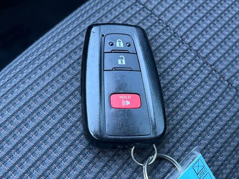 Used 2021 Toyota Highlander L FWD image 29