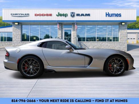 Used 2017 Dodge Viper GTS RWD image 2