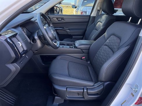Certified 2025 Nissan Pathfinder S image 21