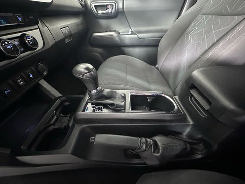 Used 2017 Toyota Tacoma TRD Sport image 27