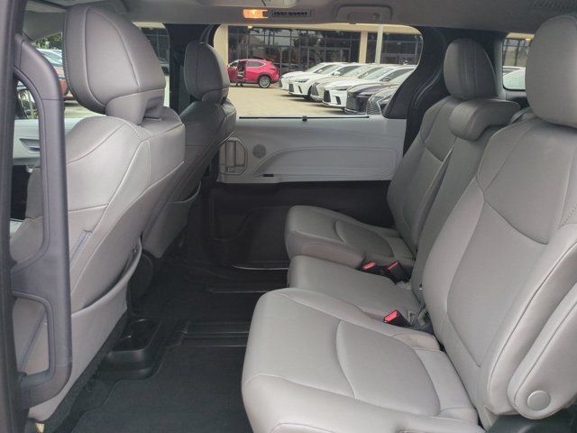 Used 2025 Toyota Sienna XLE w/ XLE Plus Package FWD image 13
