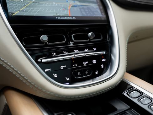 Used 2023 Aston Martin DBX AWD/4WD image 39