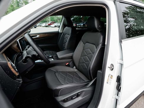 New 2025 Volkswagen Atlas SE image 11