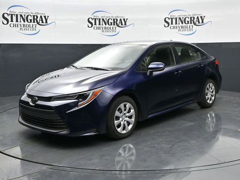 Used 2023 Toyota Corolla LE FWD image 3