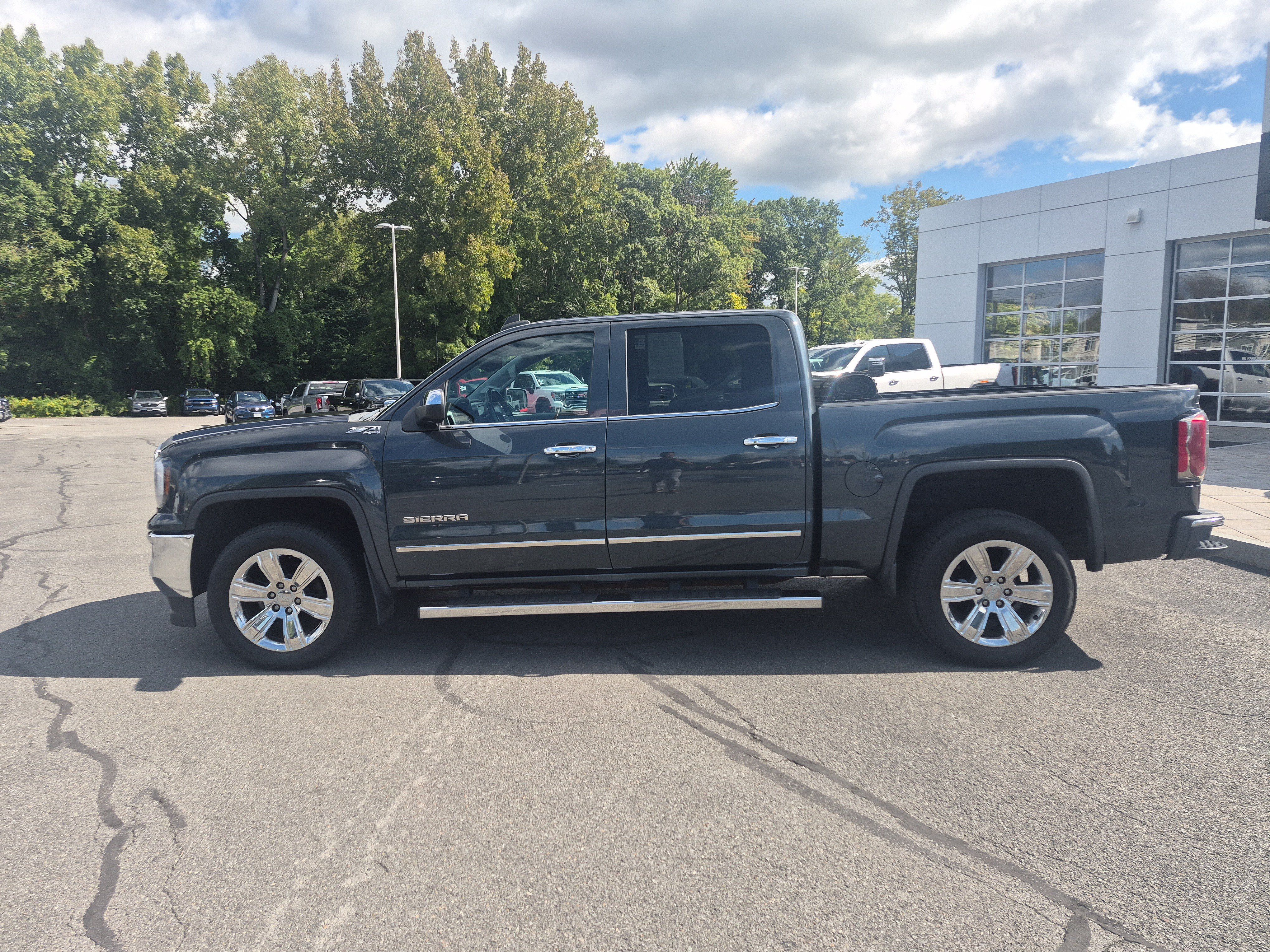 Used 2018 GMC Sierra 1500 SLT AWD/4WD image 2