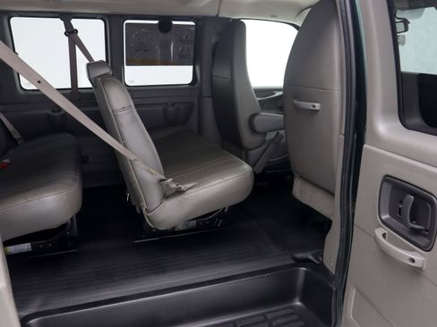 Used 2015 Chevrolet Express 3500 LS image 15