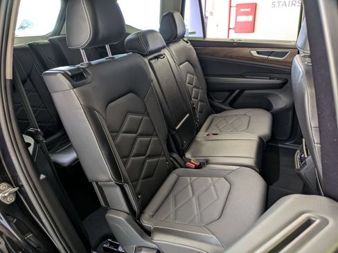 Used 2025 Volkswagen Atlas SE AWD/4WD image 27