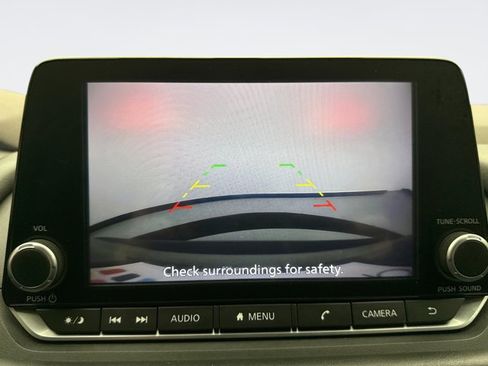 Used 2023 Nissan Rogue S image 15