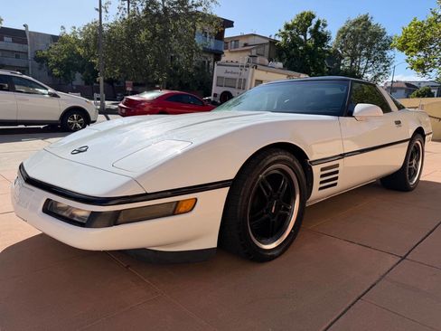 Used 1992 Chevrolet Corvette Coupe image 2