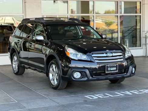 Used 2013 Subaru Outback 2.5i Limited w/ Special Appearance Pkg image 6