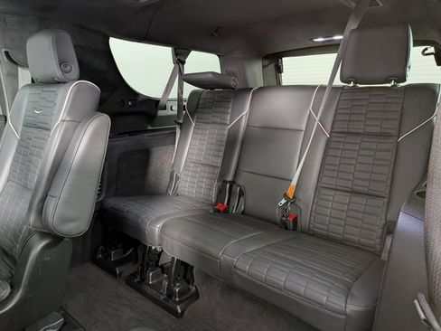 Certified 2024 Cadillac Escalade ESV Sport Platinum w/ LPO, ONYX Package image 32