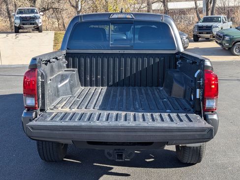 Used 2019 Toyota Tacoma TRD Off-Road image 32