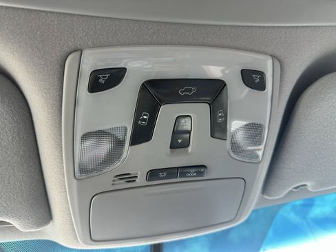 Used 2012 Toyota Sienna XLE FWD image 17
