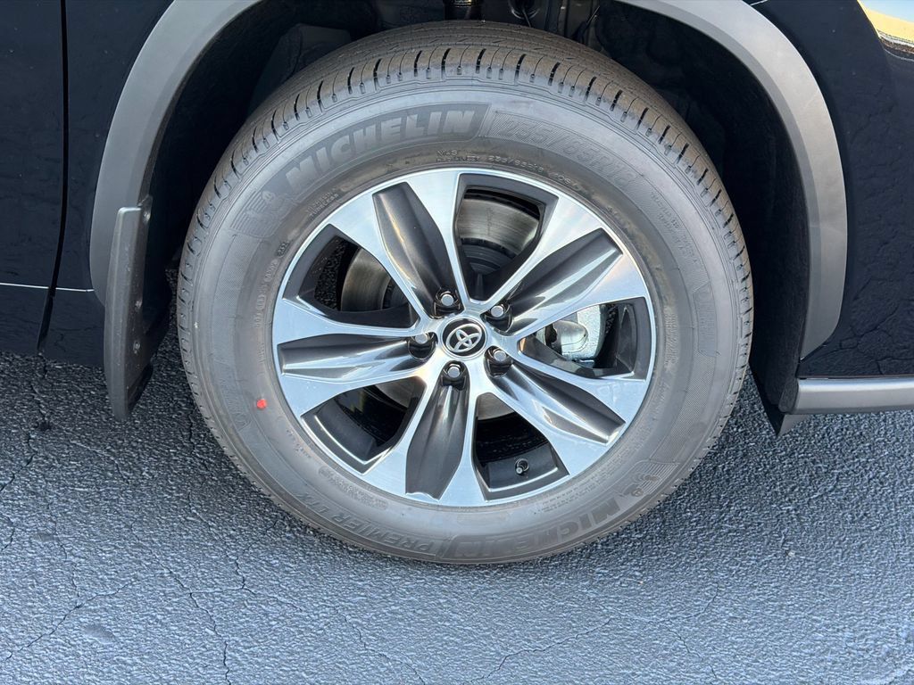 New 2026 Toyota Highlander XLE AWD/4WD image 14