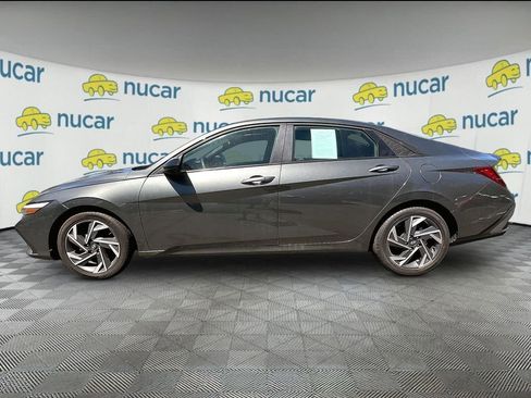 Used 2025 Hyundai Elantra Sport FWD image 4