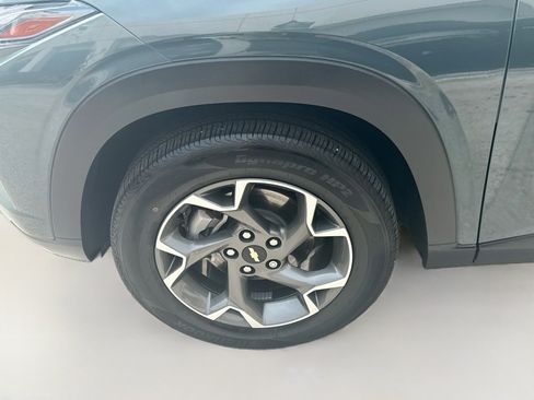 Used 2025 Chevrolet Trax LT FWD image 33