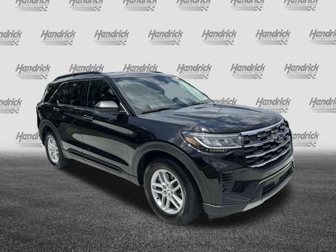 Used 2026 Ford Explorer Active RWD image 2