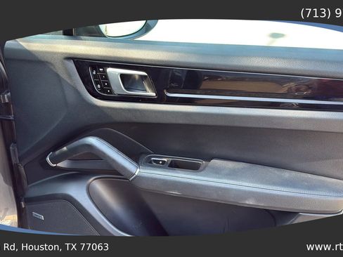 Used 2019 Porsche Cayenne S image 45