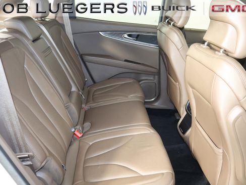 Used 2017 Lincoln MKX Reserve FWD image 16