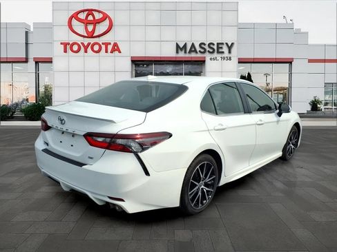 Used 2024 Toyota Camry SE w/ Cold Weather Package FWD image 3