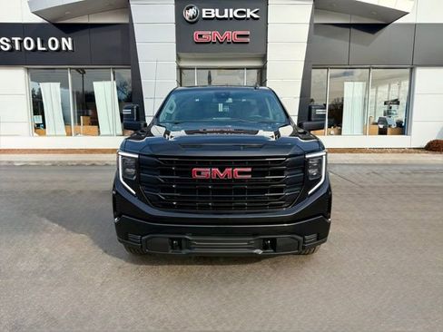 Used 2023 GMC Sierra 1500 Pro w/ Graphite Edition image 5