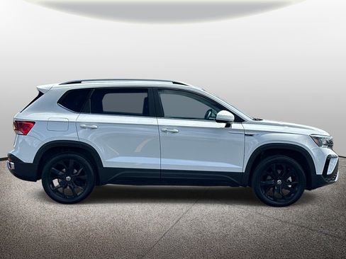 Used 2023 Volkswagen Taos SE w/ Black Wheel Package AWD/4WD image 5