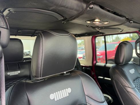 Used 2021 Jeep Wrangler Unlimited Sahara w/ Cold Weather Group AWD/4WD image 9