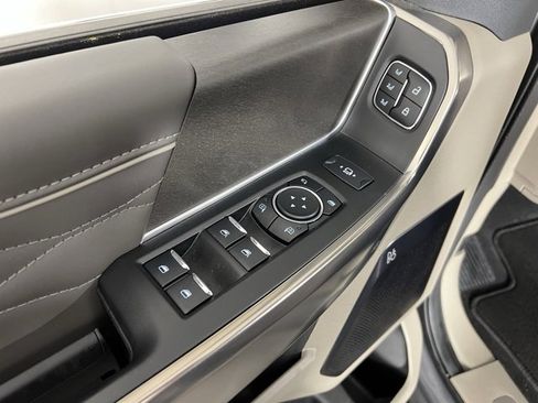 Used 2025 Ford F350 Platinum w/ Platinum Plus Package image 13