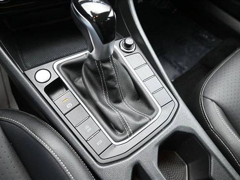Used 2024 Volkswagen Jetta SE FWD image 17