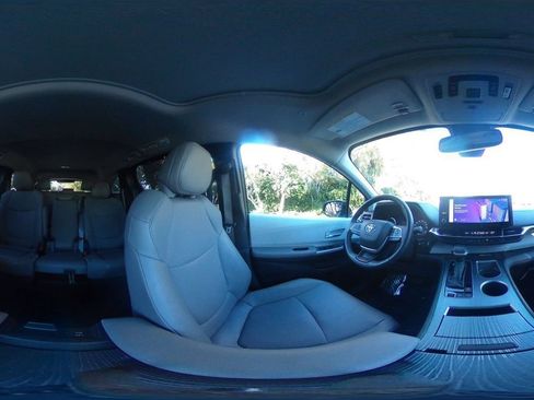 Used 2025 Toyota Sienna XLE image 45