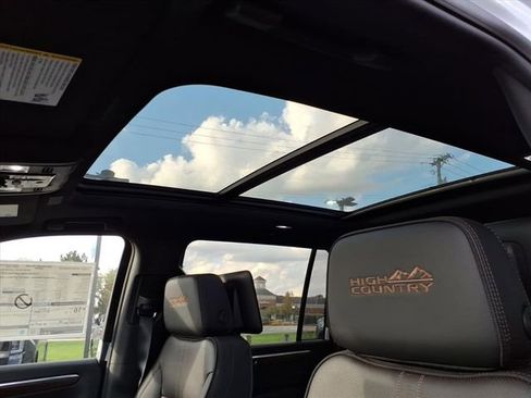 New 2026 Chevrolet Suburban High Country AWD/4WD image 8