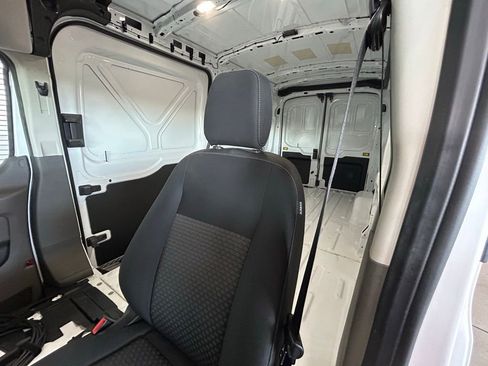 Used 2024 Ford E-Transit Base image 34