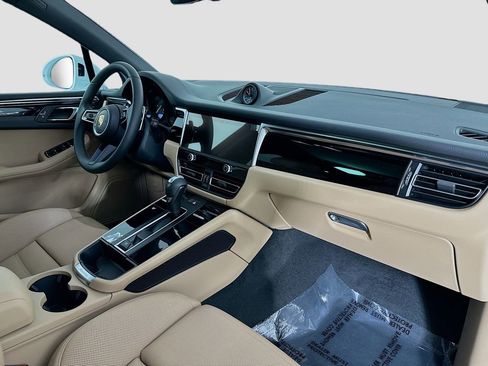 Certified 2026 Porsche Macan AWD/4WD image 31