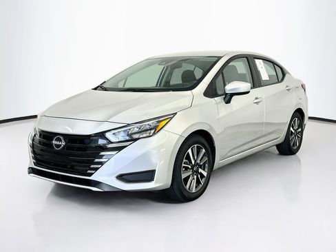 Used 2025 Nissan Versa SV FWD image 3