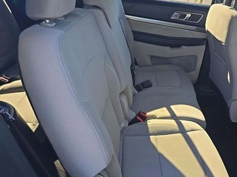 Used 2019 Ford Explorer XLT image 10