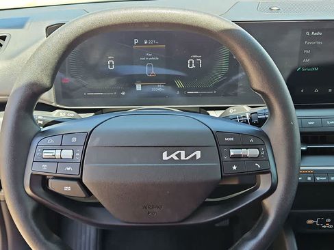 Used 2025 Kia K4 FWD image 19