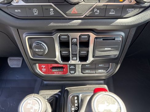 New 2026 Jeep Wrangler Unlimited Rubicon AWD/4WD image 41