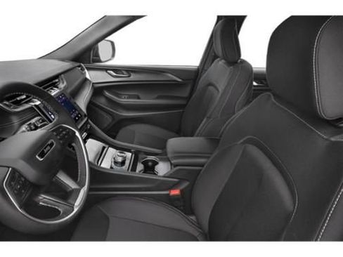 Used 2025 Jeep Grand Cherokee Limited w/ Luxury Tech Group II RWD image 9