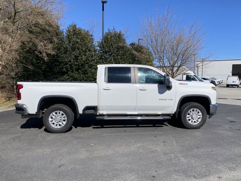 Used 2022 Chevrolet Silverado 2500 LT w/ Convenience Package image 10