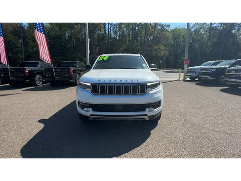 Used 2024 Jeep Wagoneer Series II w/ Flexible Seating Group image 7