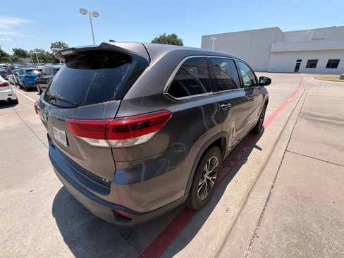 Used 2019 Toyota Highlander Plus FWD image 7