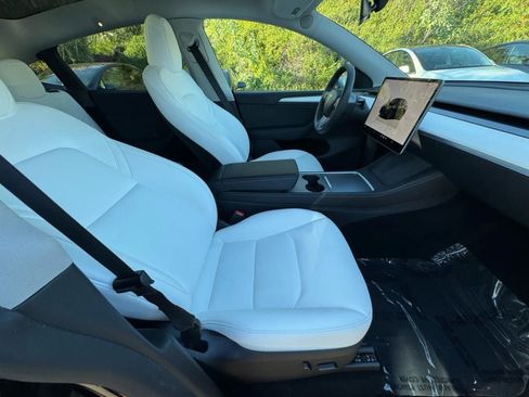 Used 2024 Tesla Model Y Long Range RWD image 16
